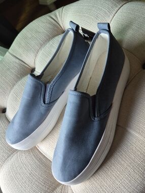 NWT Baby Blue Faux Suede Slide-in Sneakers Size 9.5 Perfect Summer Look!